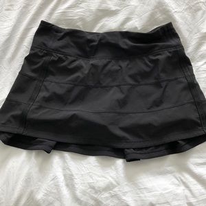 Lululemon Black Pace Rival Mid Rise Skirt 2.5”